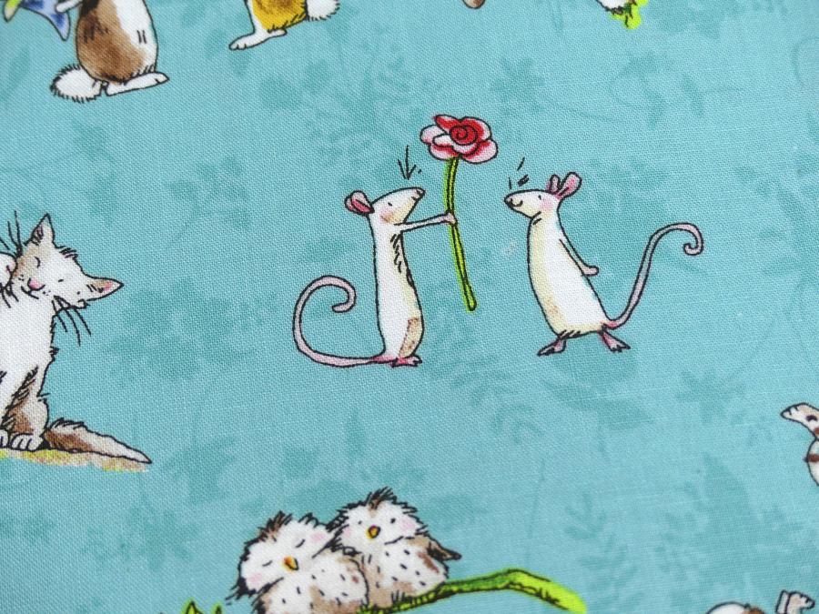 Patchworkstoff in türkis aus der Serie From the Hearts von Clothworks Detailansicht